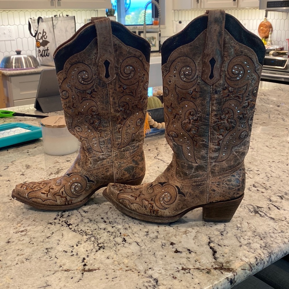 Corral boots
